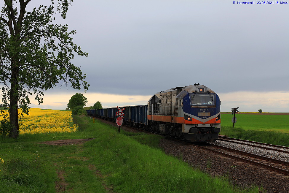 [Bild: PKP-Cargo-311D-19-bei-Szybowice-666.jpg]