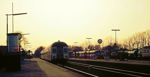 Schwarzenbek Bahnhof 1976 Nahverkehr Silberling Schienenbus BR 212 (1)