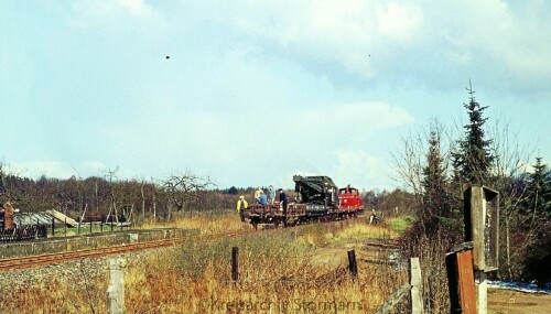 grohnwoldt_Bahnhof_Gleisabbau_Schienenkran_Schwerlastkra_DB_1977_Streckenstilllegung_BR260_Ruckbau.jpg