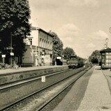 schwarzenbek_Bahnhof_1960_BR78_Nahverkehr_Bahnhofsgebaude_alt