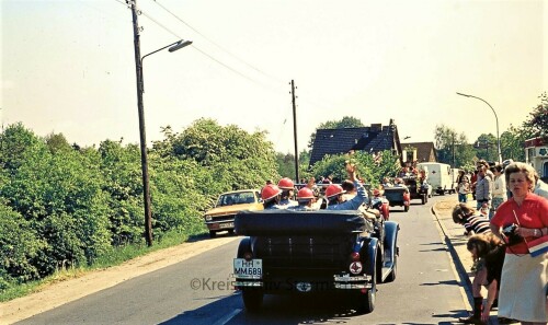 trittau-Stadtfest-Volksfest-1976-Oldtimer-Cabrio.jpg