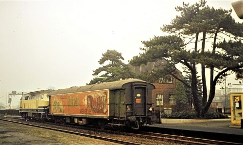 Pirroth Weinstube rollende Hechtwagen bahnhof bad oldesloe BR 218 ozeanblau beige 1979