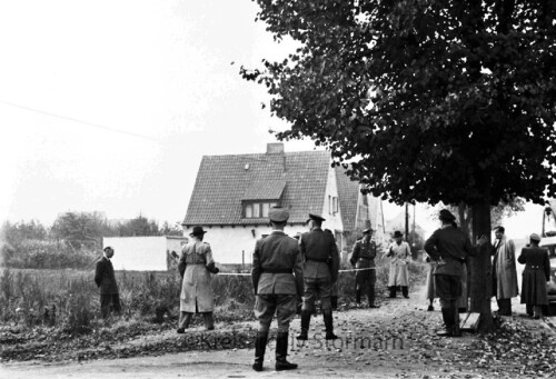 Bad_Oldesloe_Bahnhof_1953_mordversuch_gerichtstermin_vo_Ort_Mordprozes_Tatortbegehung-1.jpg