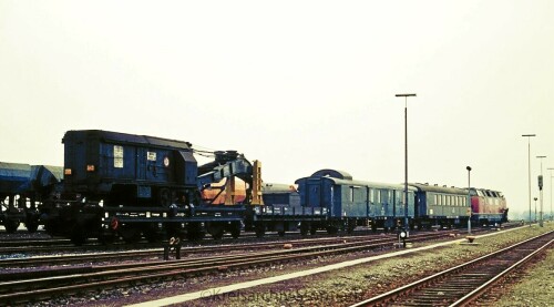 Bauzug_Schwerlastkran_bad_oldesloe_1976_Bahnhof_V200_BR220.jpg