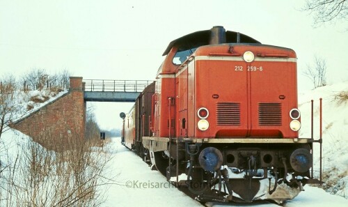 bad_oldesloe_Rumpel_Rolfshagen_1974_Filmaufnahmen_Deutsche_Bundesbahn_Werbefilm_BR_212_TEE_Waggon_IC_purpurrot-7.jpg