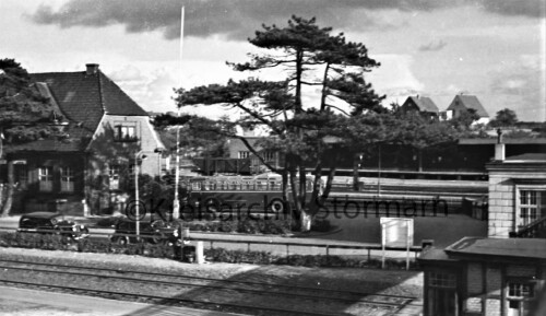 bad_oldesloe_bahnhof_1954_Mercedes_Benz_Vorkriegsnodell.jpg