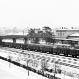 bad_oldesloe_bahnhof_1957_Gleis_Bahnsteig_Bahnhofsgebaude_Brucke_Fusgangerbrucke_Eisenbahnuberfuhrung-4