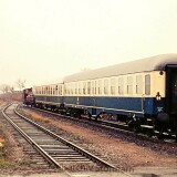 rolfshagen_bahnhof_1977_Filmdreh_DB_Dreharbeiten_UIC_ozeanblau_beige_Kof3_Br323_BR322-2