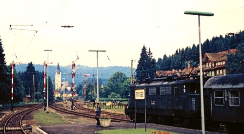 BR145 Bahnhof Titisee Schwarzwald E Lok DB Deutsche Bundesbahn 1973 Umbauwagen Epoche 3