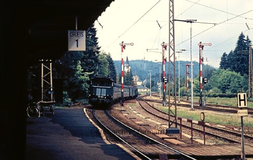 BR145 E45 Bahnhof Titisee E Lok DB Deutsche Bundesbahn Flügelsignal Ausfahrtsignal