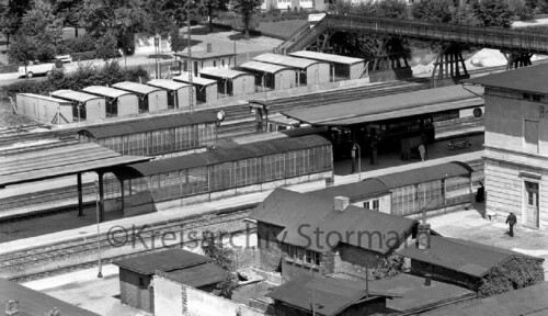 Bad_Oldesloe_Bahnhof_1960_Vogelfluglinie_Deutsche_Bundesbahn_Bahnsteig_Bahnhofsgebaude-1.jpg