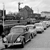 Bad_Oldesloe_Bahnhof_1965_parken_VW_Kafer_Lloyd_Fiat_600_Borgwardt-1