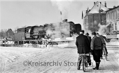 Bad Oldesloe Bahnübergang 1961 BR03 Dampflok Bahnschranke (3)