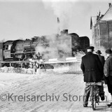 Bad_Oldesloe_Bahnubergang_1961_BR03_Dampflok_Bahnschranke-3