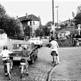 Bad_Oldesloe_Bahnubergang_1971_BR220_V200_Dampflok_Bahnschranke_Mercedes-8-1