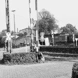 Bad_Oldesloe_Bahnubergang_1971_BR220_V200_Dampflok_Bahnschranke_Mercedes-8-2