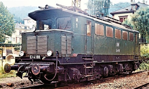 E_44_188_E44_BR144_Altbaulok_1967_Bahnhof_Zell_Wiesenthal_DB_E-Lok_Deutsche-Bundesbahn-1.jpg