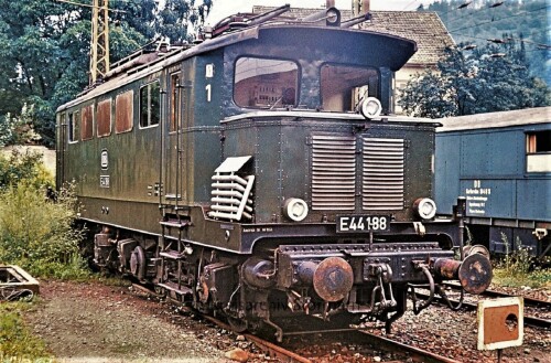 E_44_188_E44_BR144_Altbaulok_1967_Bahnhof_Zell_Wiesenthal_DB_E-Lok_Deutsche-Bundesbahn-2.jpg