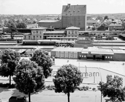 bad_oldesloe_bahnhof_1961_Neubau_Parkplatz-1.jpg