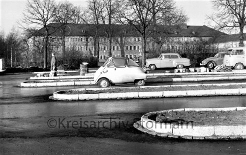 bad_oldesloe_bahnhof_1969_Parkplatz_Hekel_Borgward_VW.jpg