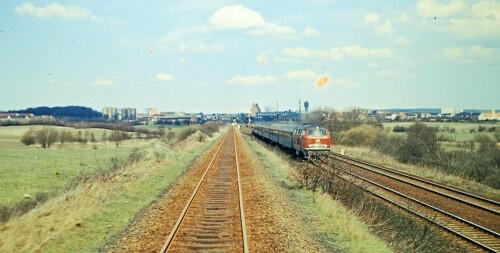 BR_218_Eilzu_DB_bahnhof_bad_oldesloe_1968_Richtung_Hamburg_HH.jpg