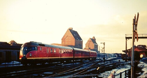 Bad_Oldesloe_Bahnhof_1967_3_VT06_BR608.jpg