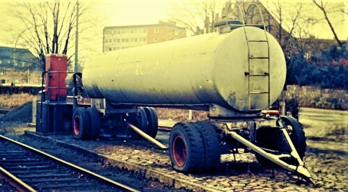 Bahnhof_Bad_Oldesloe_1975_Tankstelle_Zugtankstelle-2.jpg