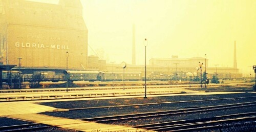 Bahnhof_Bad_Oldesloe_1976_Bauzug_DB_Dampfkran_Schwerlastkran_Schiene-2.jpg