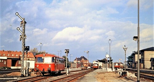 bahnhof_bad_oldesloe_1966-3_BR698_BR998_VT98_Schienenbus_ETA_515.jpg