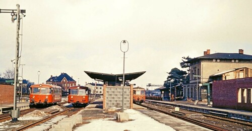 bahnhof_bad_oldesloe_1966-4_BR698_BR998_VT98_Schienenbus_ETA_515.jpg