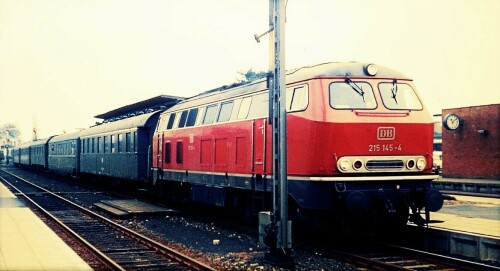 br_215_154_v_160_purpur_1972_bad_oldesloe_bahnhof.jpg