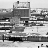 c_bad_oldesloe_1968_neuer_Bahnhof_Gleis_Bahnhofsvorplatz-1