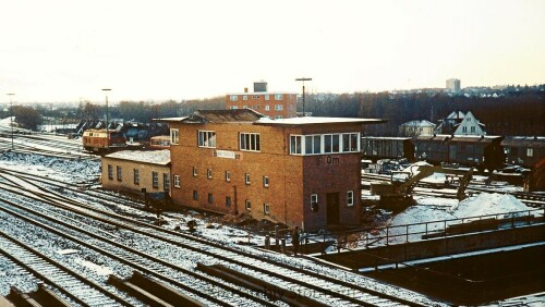 Abris_altes_Stellwerk_1976_bad_oldesloe_bahnhof_Bahnhofsmodernisierung-4.jpg