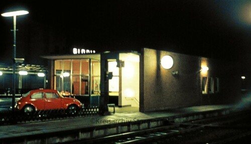 Bad_Oldesloe_Bahnhof_1979_bei_Nacht_Lichtsignale-1.jpg