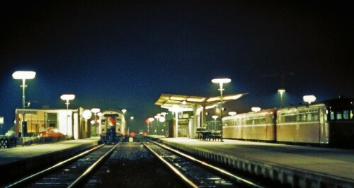 Bad_Oldesloe_Bahnhof_1979_bei_Nacht_Lichtsignale-5.jpg