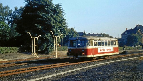 EBOE_AKN_Doornkaat-Express_Schienenbus_VT98_BR698_Bad_Oldesloe_Bahnhof-1.jpg