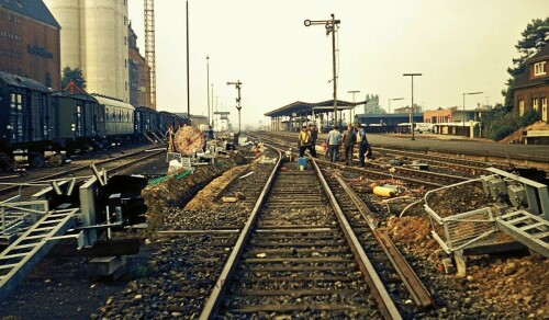 Umbau_von-Flugel-auf_Lichtsignale_1976_bad_oldesloe_bahnhof-2.jpg