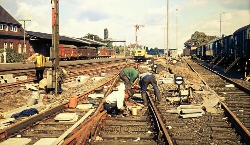 Umbau_von-Flugel-auf_Lichtsignale_1976_bad_oldesloe_bahnhof_Bahnhofsmodernisierung-1.jpg