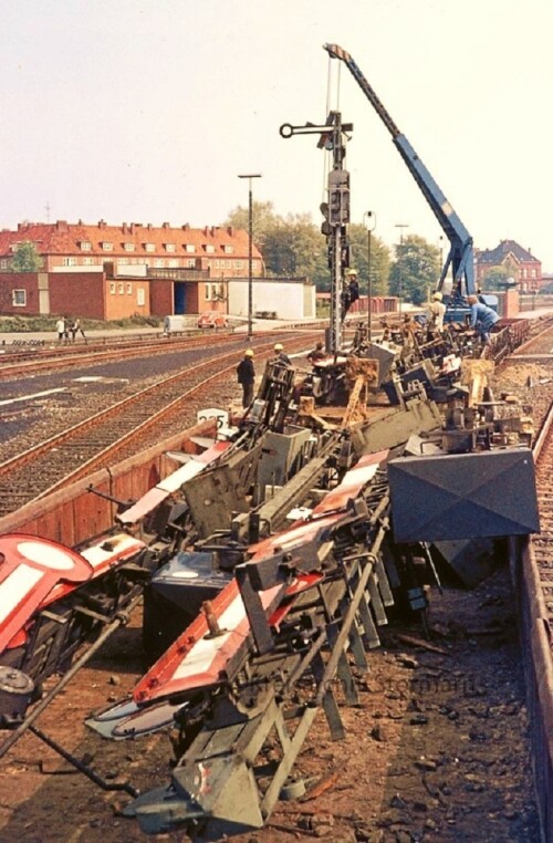 Umbau von Flügel auf Lichtsignale 1976 bad oldesloe bahnhof Bahnhofsmodernisierung (3)