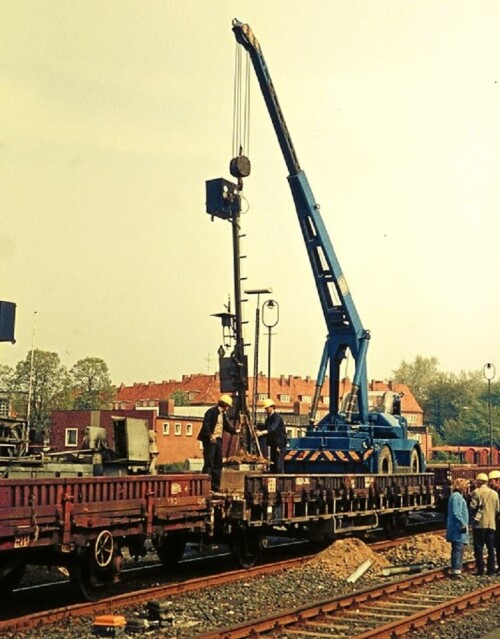 Umbau_von-Flugel-auf_Lichtsignale_1976_bad_oldesloe_bahnhof_Bahnhofsmodernisierung-4.jpg