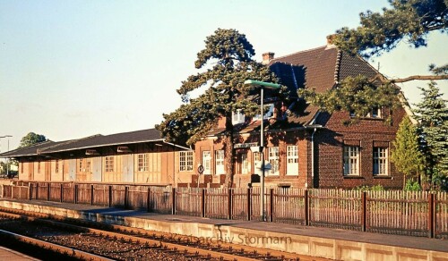Bad_Oldesloe_Bahnhof_1979-6_Guterschuppen.jpg