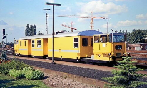 Bahndienstfahrzeug_KLV_95_KLV_96_Propangaswechsel_fur_Signale_Bahn_DB_Bad_Oldesloe_Bahnhof_1979-6.jpg