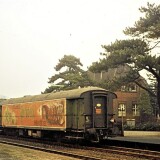 Bye-655_B4ye-30_C4ye-30_Pierroth_Weinstube_rollende_Hechtwagen_bahnhof_bad_oldesloe_BR_218_ozeanblau_beige_1974-1