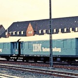 Bye-667_DRG_DRB_C4ye-36_B4ye-3650_IBM_Werbezug_Hechtwagen_bahnhof_bad_oldesloe_1974-1