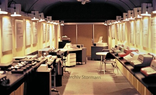IBM_Werbezug_Hechtwagen_bahnhof_bad_oldesloe_innenansichtComputer_Drucker_Schreibmaschinen_Computer_1974-1.jpg