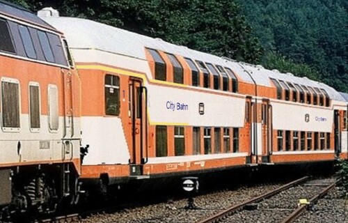 LBE_DW_8_DoSto_Doppelstockwagen_Lubeck-Buchener_Eisenbahn_BR_218_orange_Pop_Art_Wagen_DB_City_Bahn_fake_Gimp_What_if-1.jpg