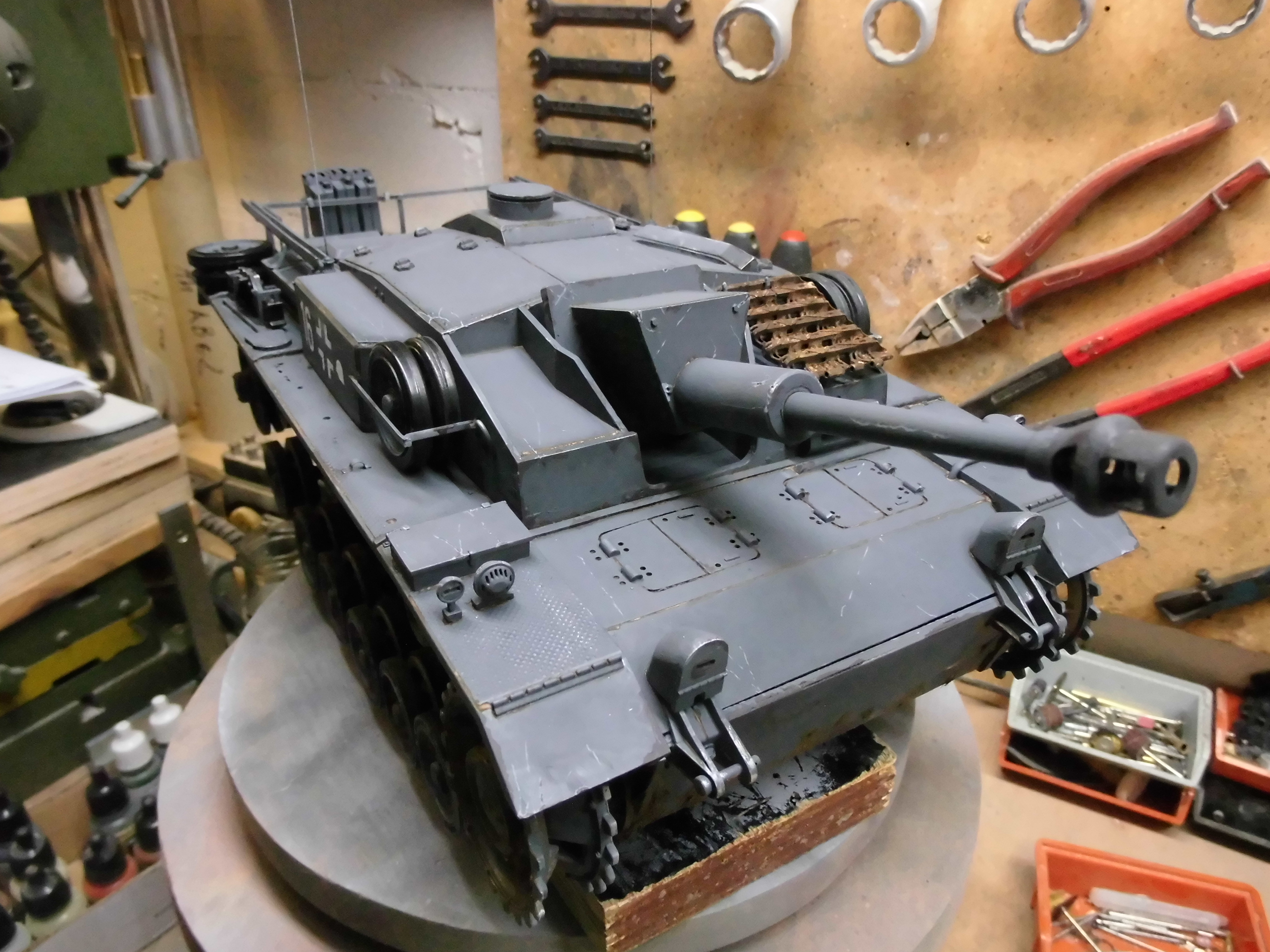 Carlos StuG III in der Lackhalle  StuG3_44