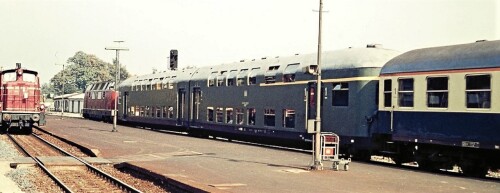BR 220 DAB 6 LBE Lübeck Büchener Eisenbahn Doppelstockwagen grün Eilzug Bahnhof Bad Oldesloe 1975 V2