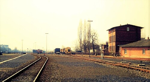 Bahnhof Bad Oldesloe 1975 Schleifzug Gleiszug Bahn Bautrupp gelb (1)