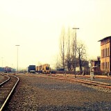 Bahnhof_Bad_Oldesloe_1975_Schleifzug_Gleiszug_Bahn_Bautrupp_gelb-1